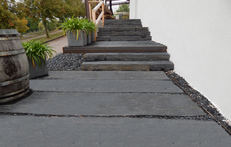 Blockstufen mit Weg Schieferquarzit