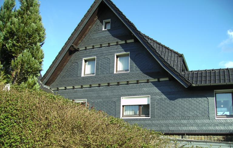 Dekorative Deckung Spitzgiebel