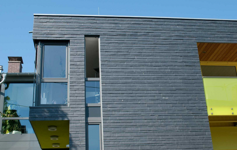 Dynamische Deckung Fassade