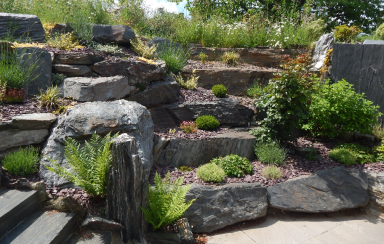 Findlinge Garten Rheinischer Schiefer