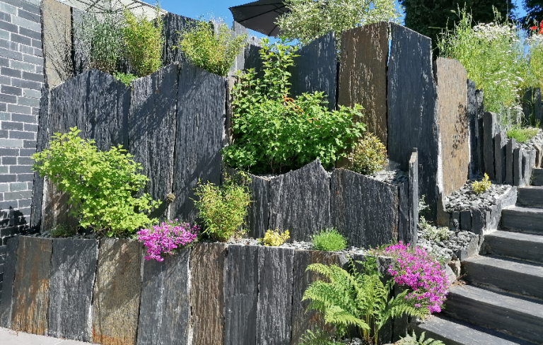 Hanggestaltung Schieferquarzit Bretter