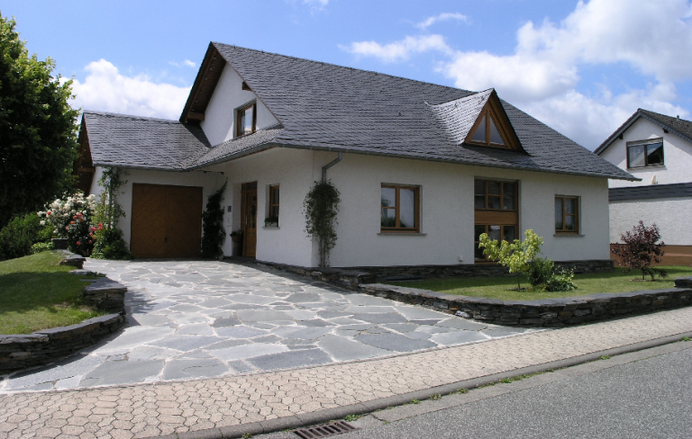 Hofeinfahrt-Mauersteine+Dach