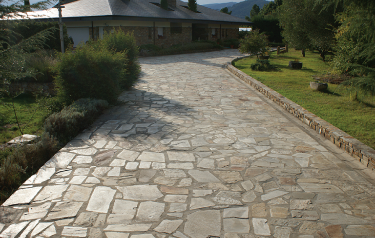 Quarzit-Oyster Hofeinfahrt