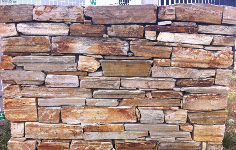 Quarzit Oyster Mauer