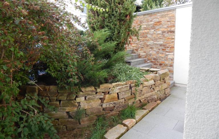 Quarzit Oyster Mauer rund