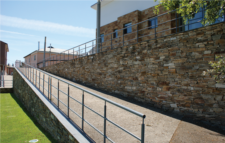 Quarzit-Oyster Verblendsteine Mauer schräg