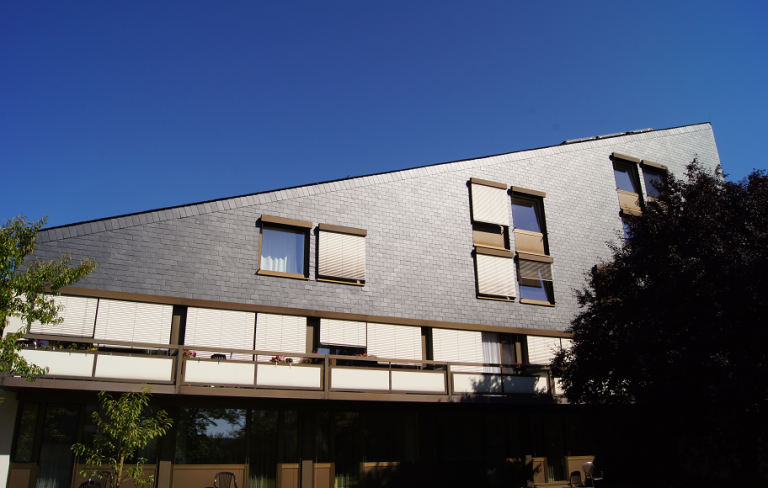 Rechteckdeckung Mehrfamilienhaus