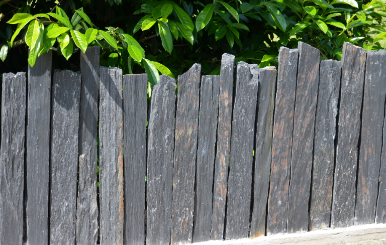 Schieferquarzit Stelen Zaun