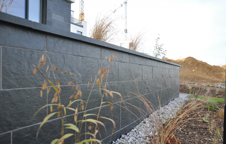 Assulo Schiefer Hausfront Detail